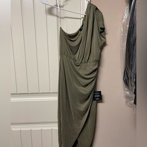 Lulu’s green one shoulder dress.